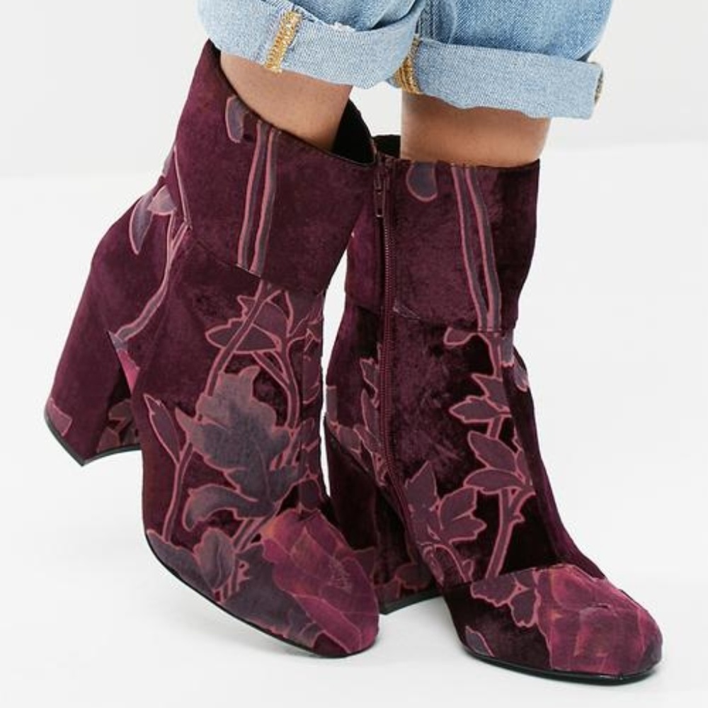 NEW Steve Madden Velvet Block Heel Boot